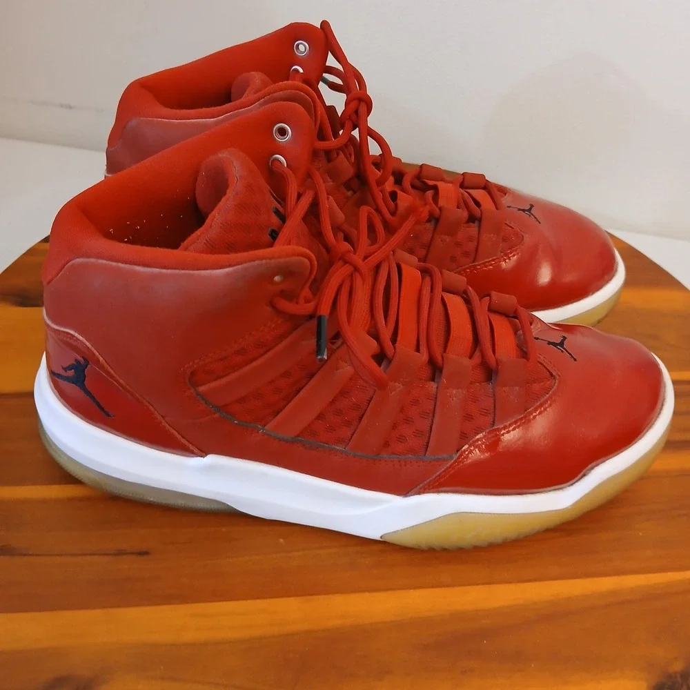 Nike Air Jordan Max Aura Mens 9 Red Patent Leather Basketball Shoes CQ9451-600
